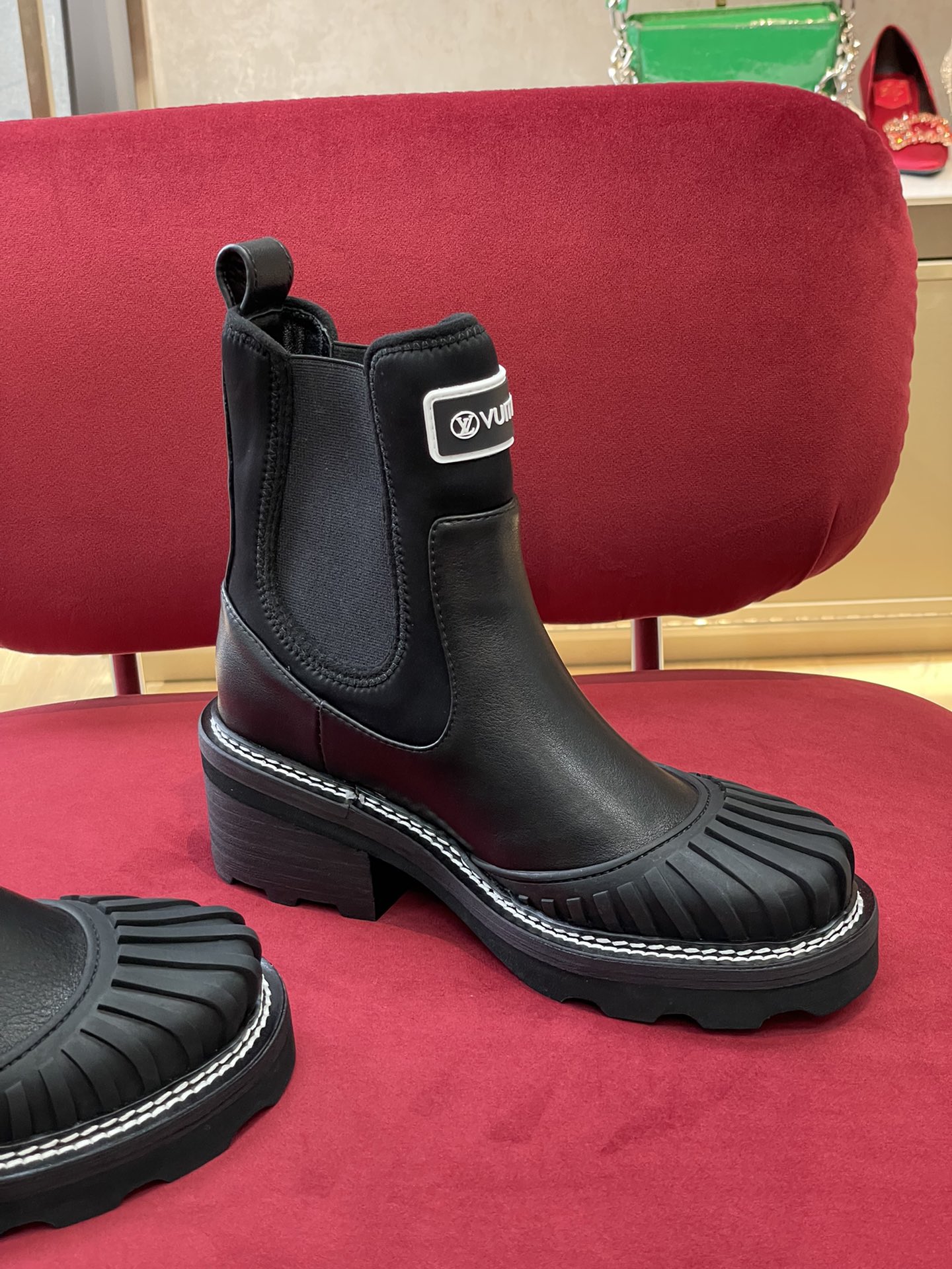 l**is V*t*n beaubourg boots