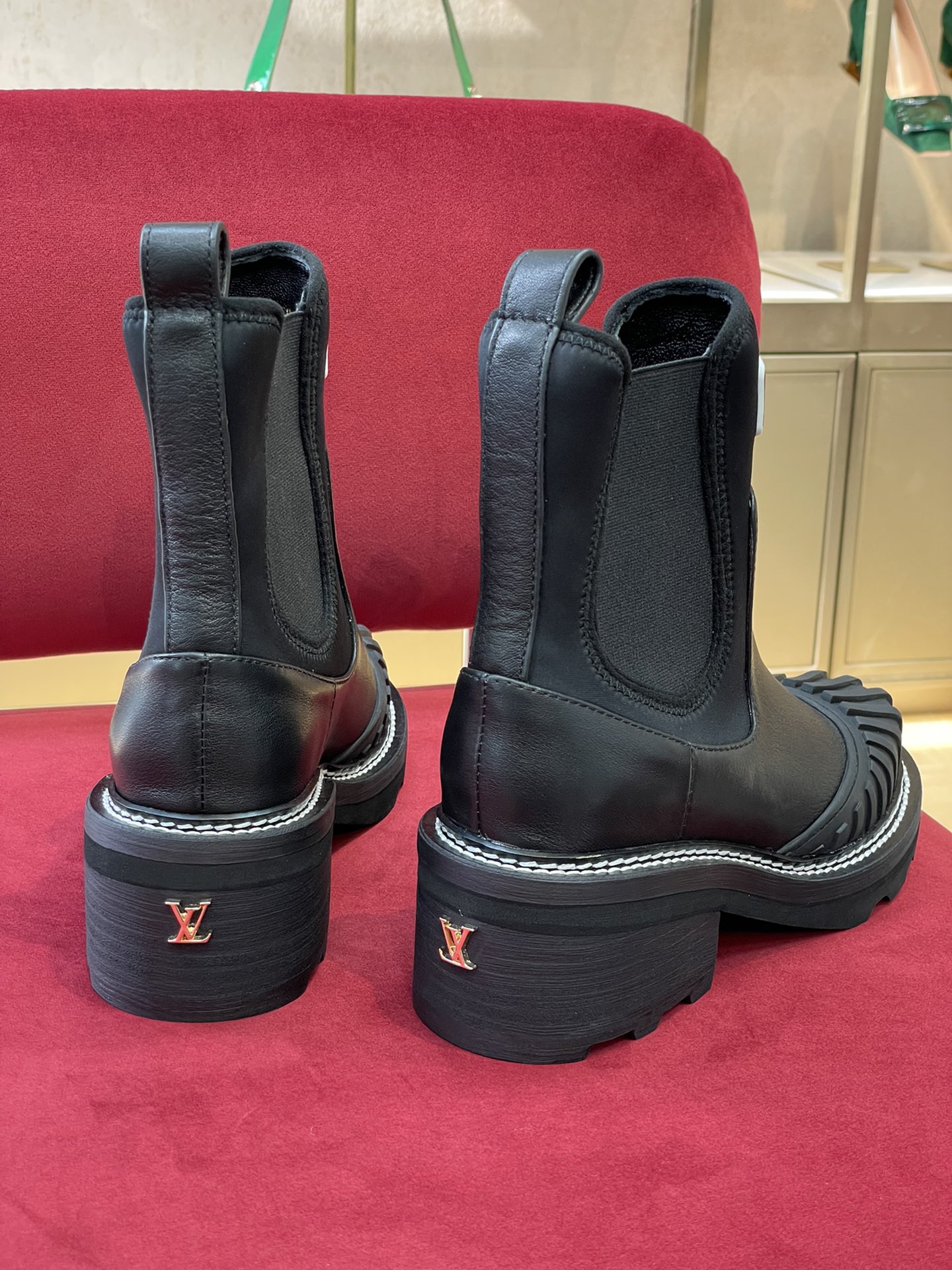 l**is V*t*n beaubourg boots