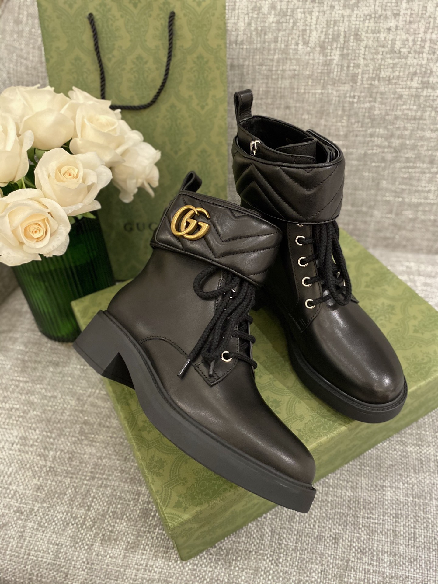 G*u*i boots