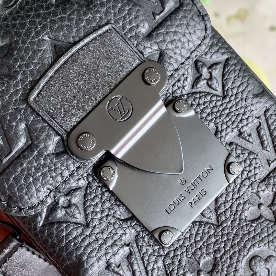 l**is V*t*n s-lock vertical wearable handbag-12*19*7cm