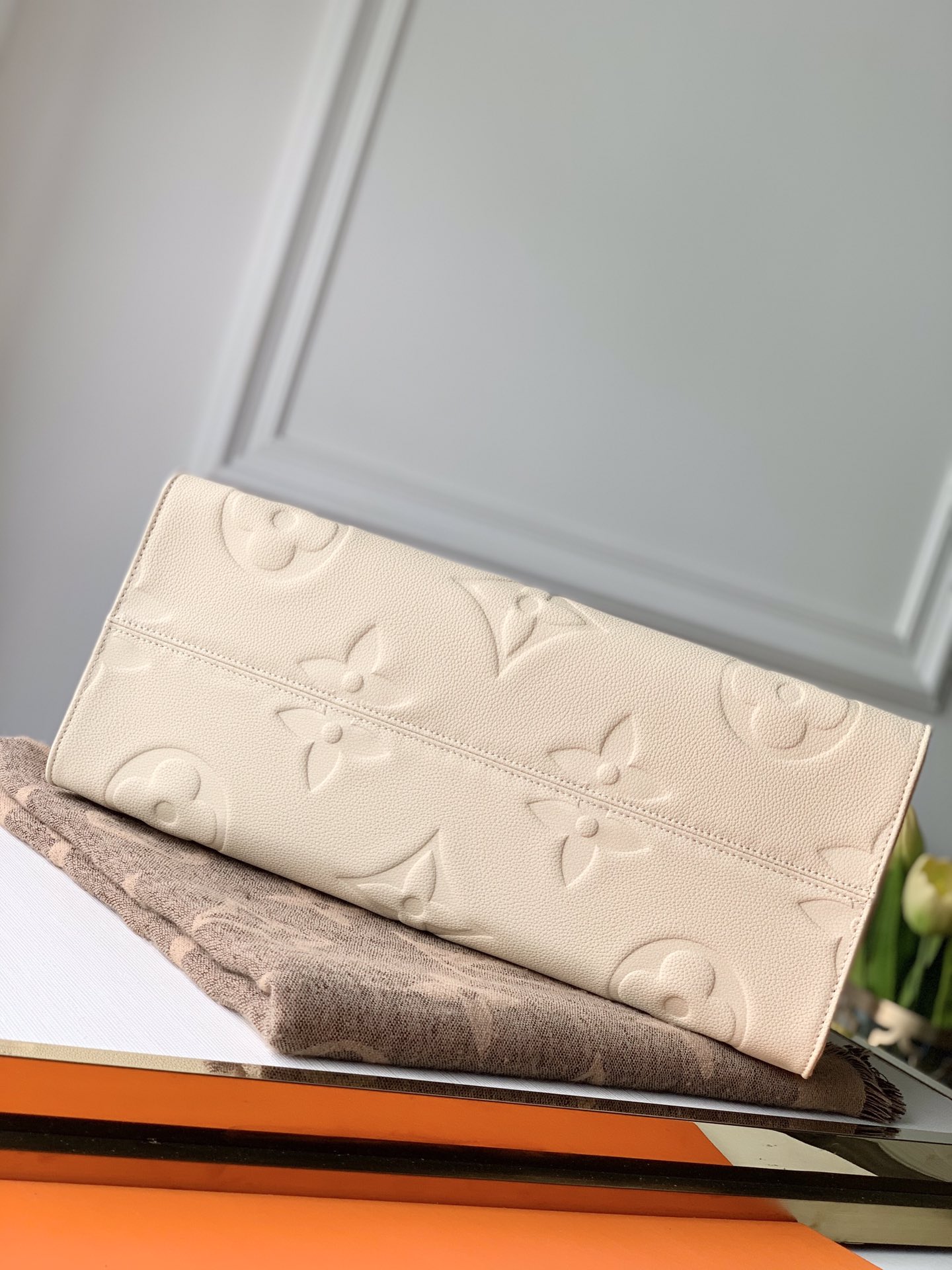 l**is V*t*n onthego handbag-41*34*19cm