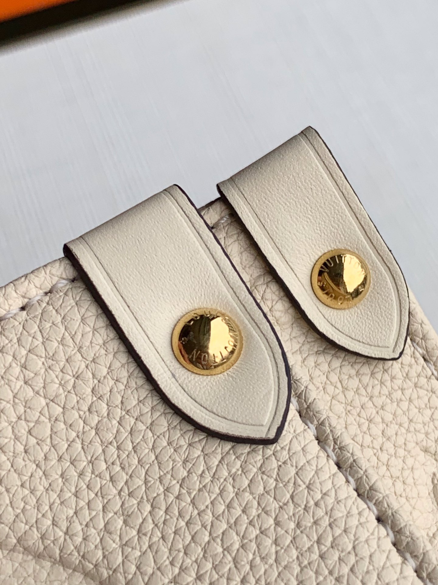 l**is V*t*n onthego handbag-41*34*19cm