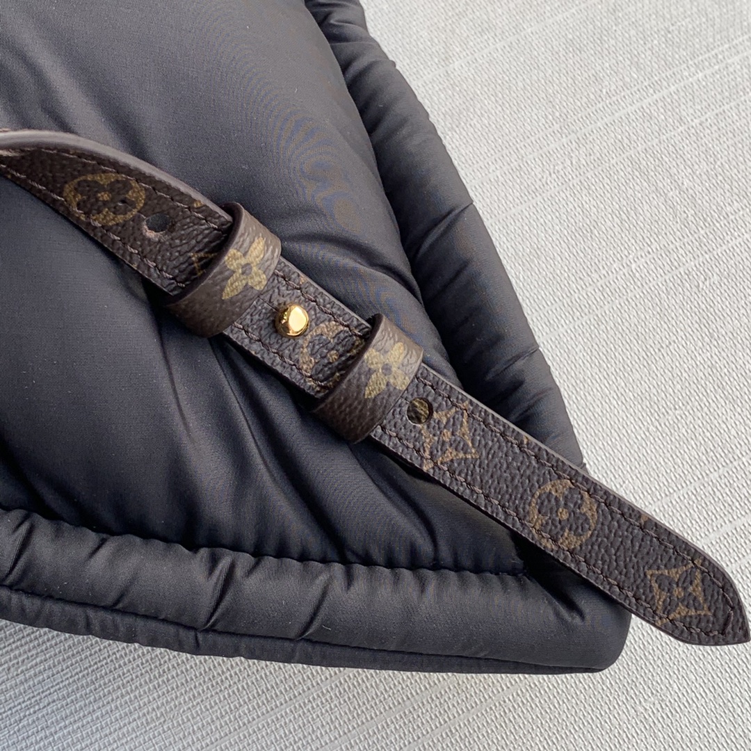 l**is V*t*n onthego handbag-39*46*3cm