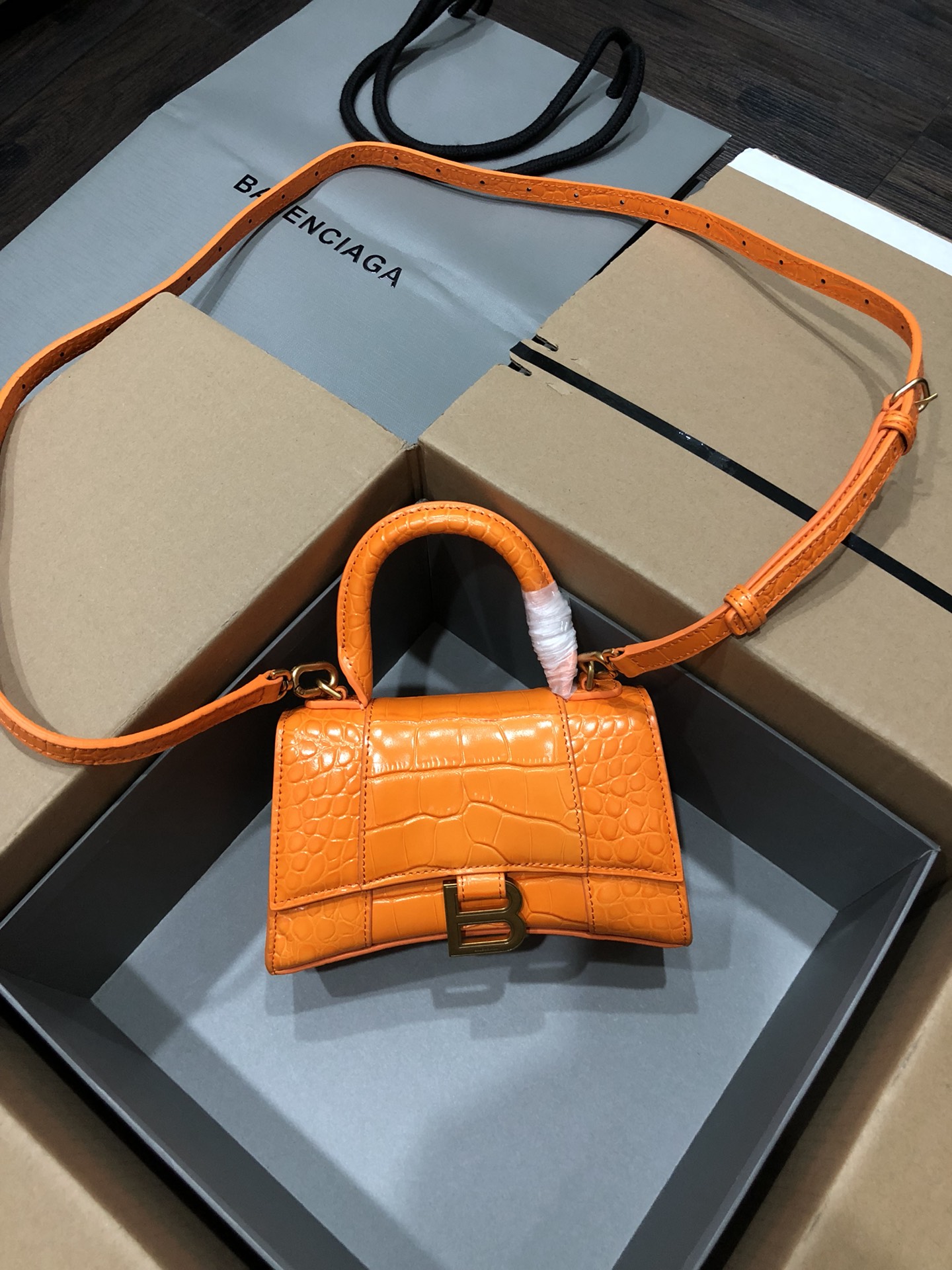 Ba*len*cia*ga small hourglass bag-13*8*19cm