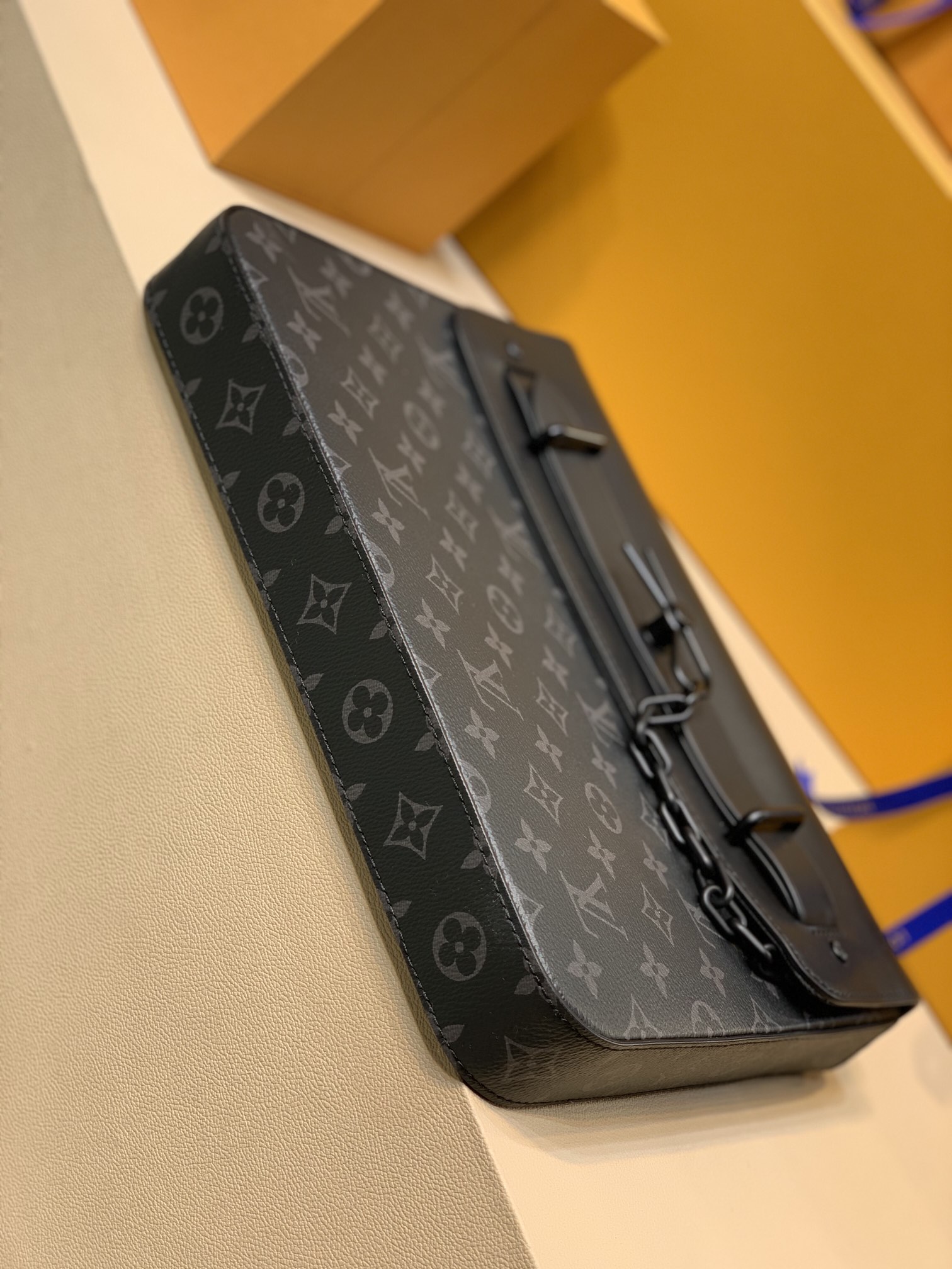 l**is V*t*n pochette steamer -m80107-32 x 22 x 4cm