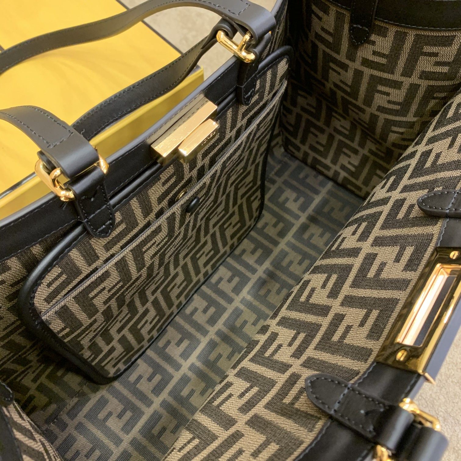 F**di peekaboo-41x16x30cm