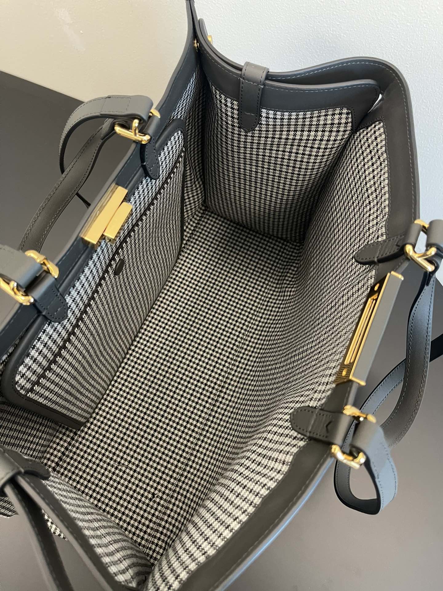 F**di peekaboo-41x16x30cm