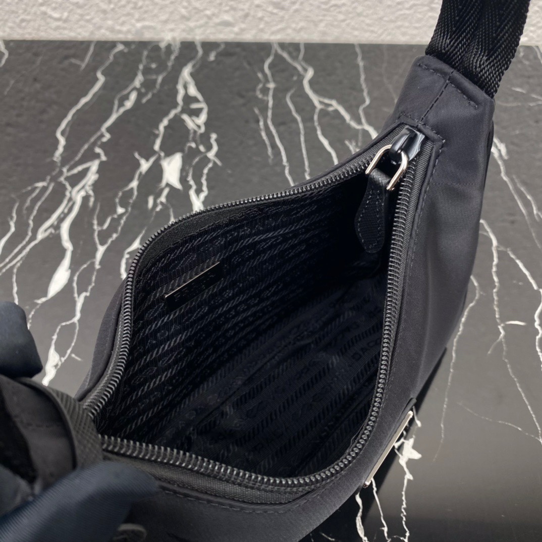 Pra*a 1ne515 nylon hobo bag-23*13*5cm