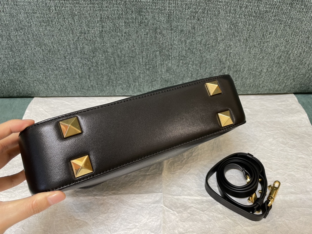 Valentino Garavani StudSign-28*22*7CM