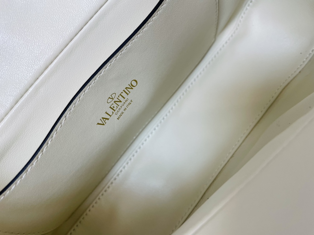 Valentino Garavani StudSign-28*22*7CM