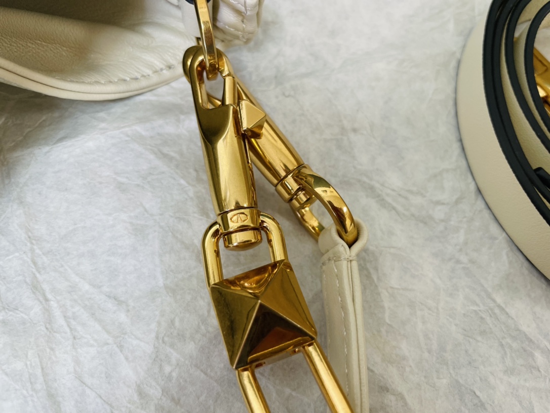 Valentino Garavani StudSign-28*22*7CM