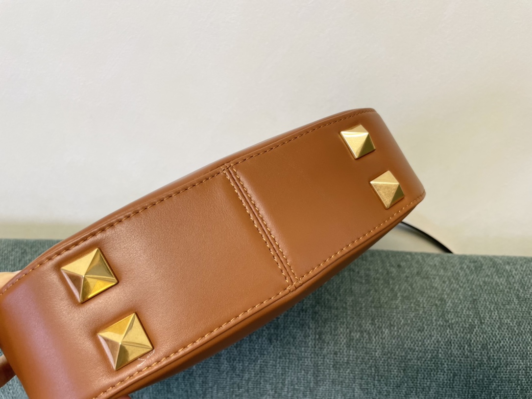 Valentino Garavani StudSign-26*30*7CM