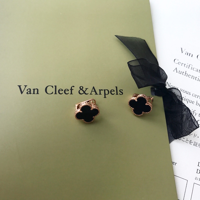 Van Cleef &Arpels Earring