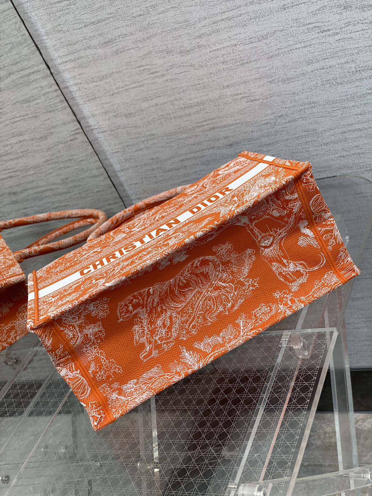 D*or small book tote-36.5cm