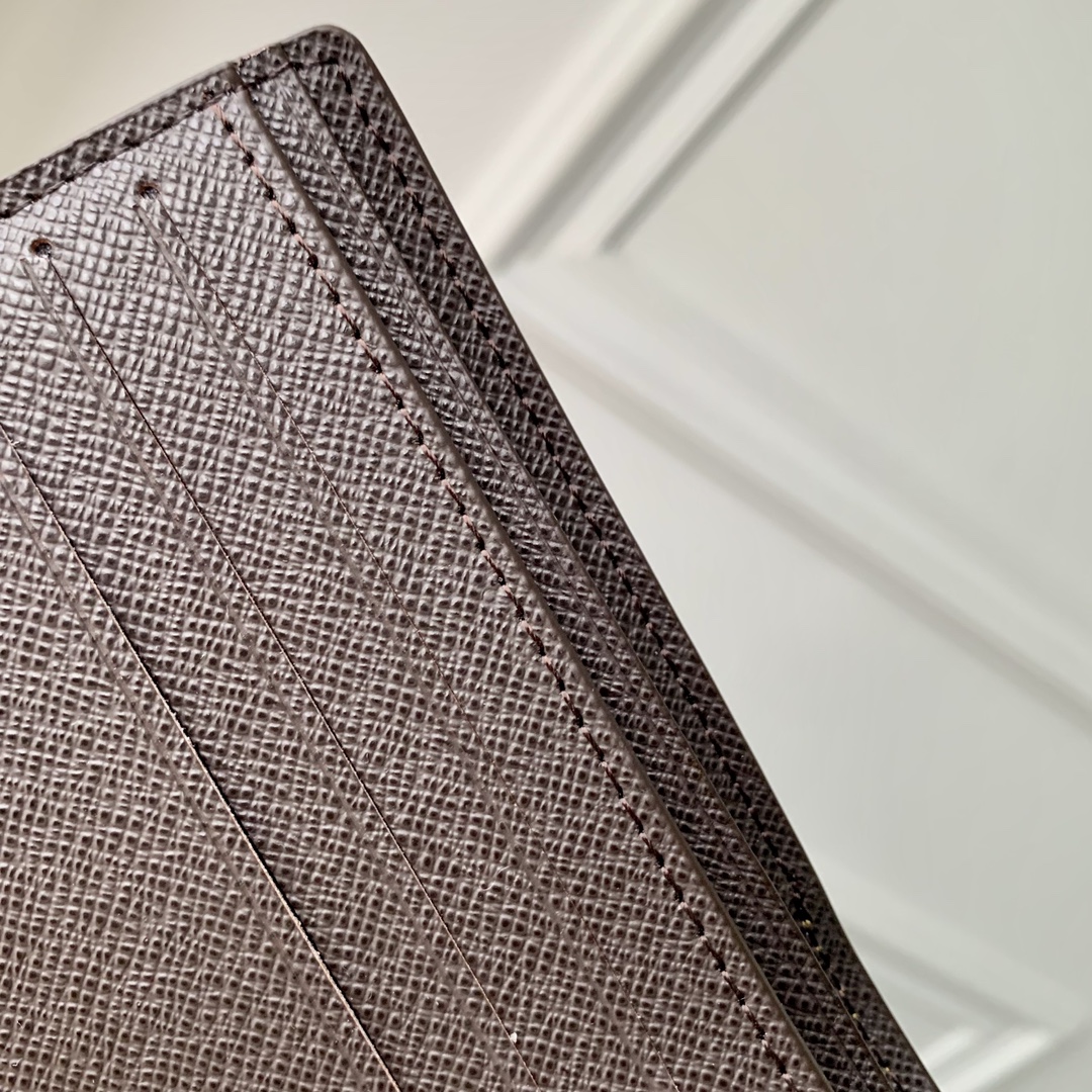 l**is V*t*n multiple wallet-m83334-11.5 x 9 x 1.5 cm