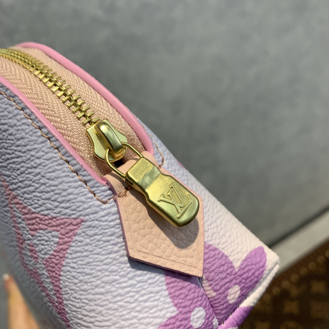 l**is V*t*n cosmetic bag-19*12*6cm