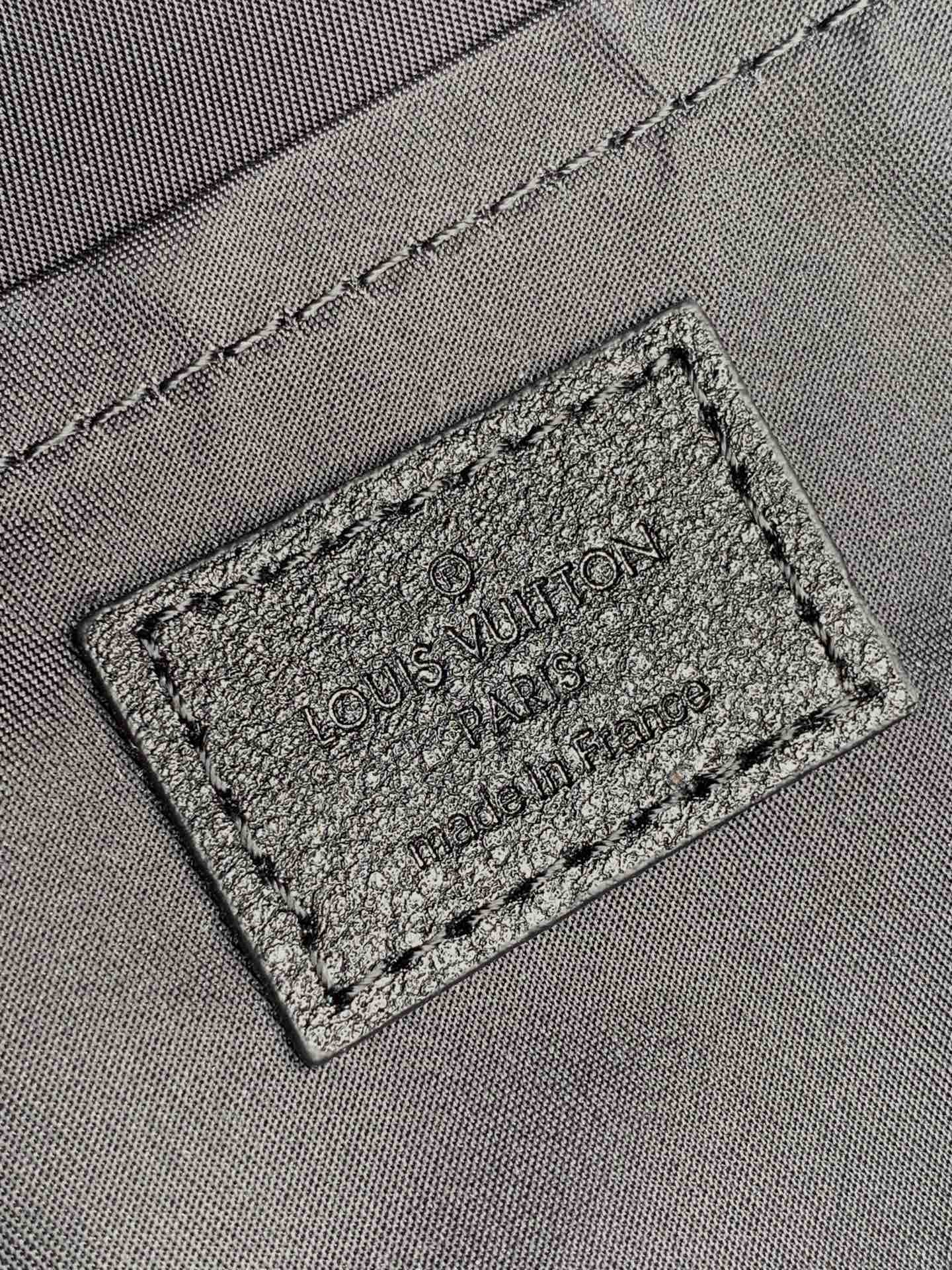 l**is V*t*n mm backpack-28*33*16cm