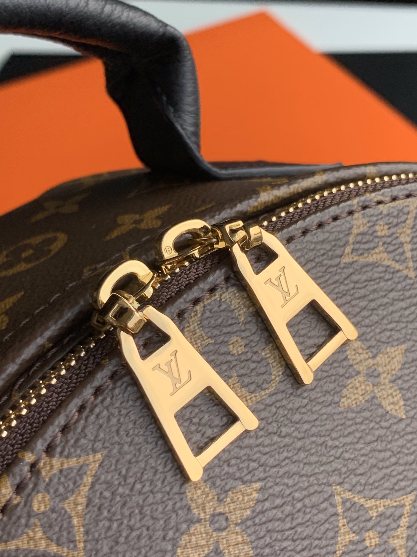 l**is V*t*n backpack-m44871-22*19*10cm