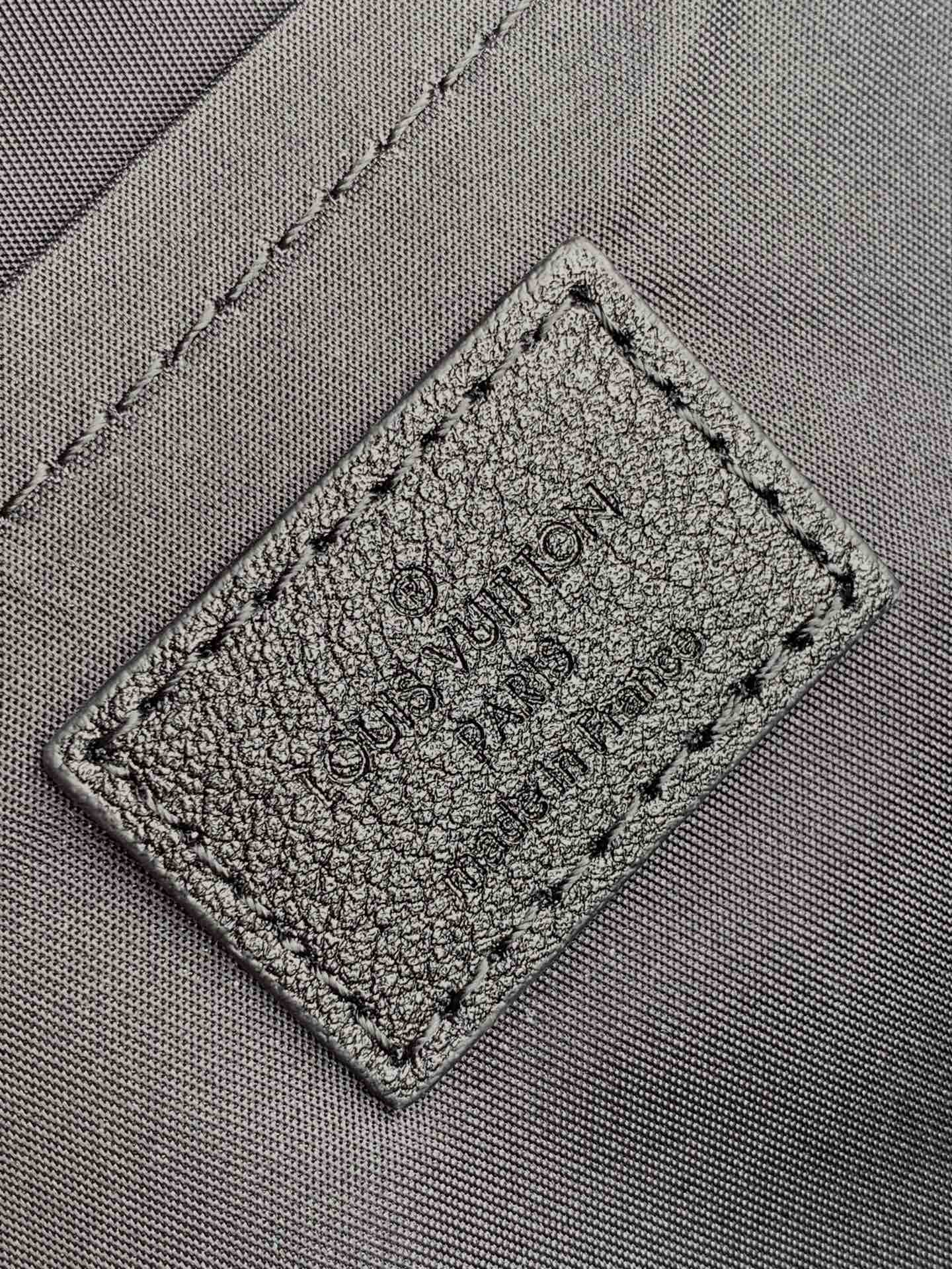 l**is V*t*n backpack-m44871-22*19*10cm