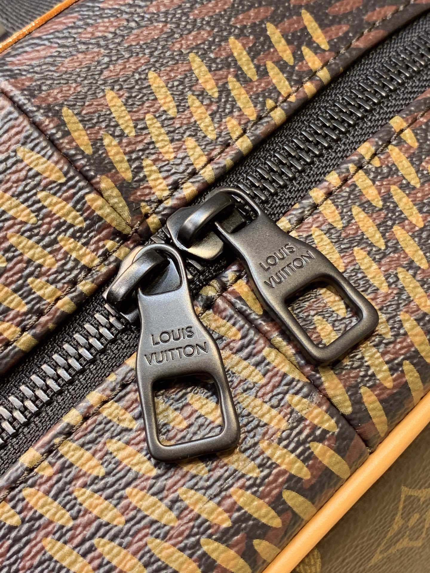 l**is V*t*n campus backpack-30*39*13cm