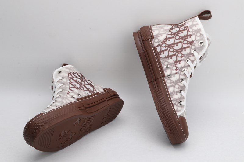 D*or high-top sneakers