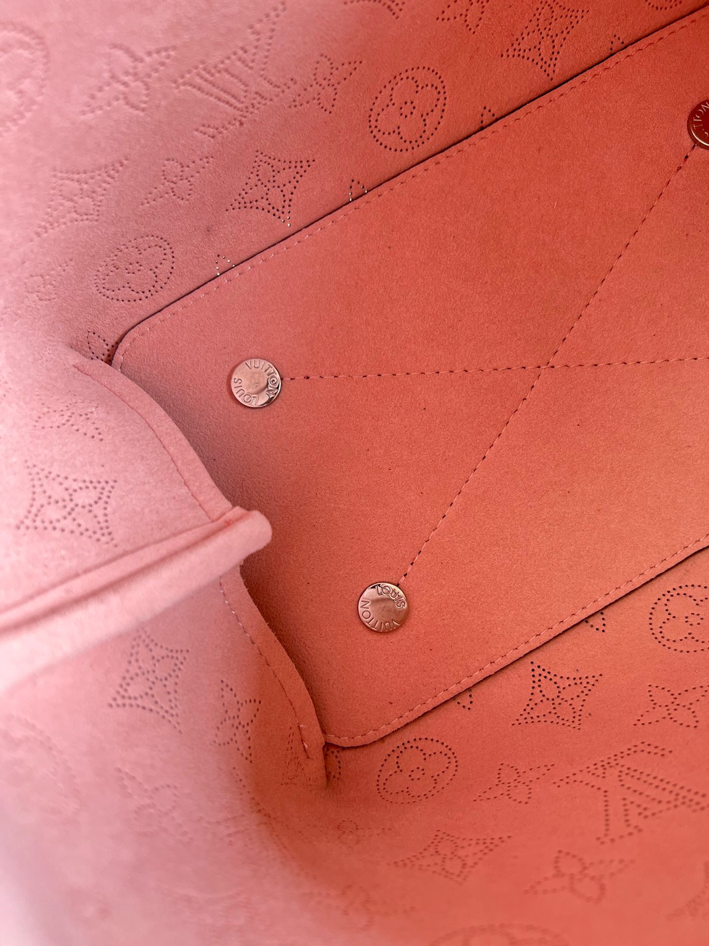 l**is V*t*n bella tote bag-9 x 22 x 14cm