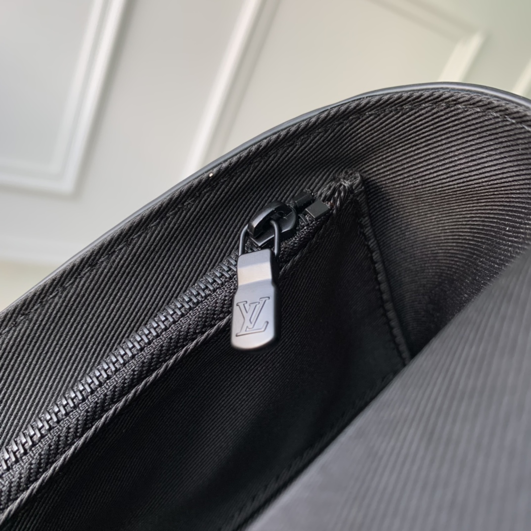 l**is V*t*nsteamer bag-18x 11x 6.5cm