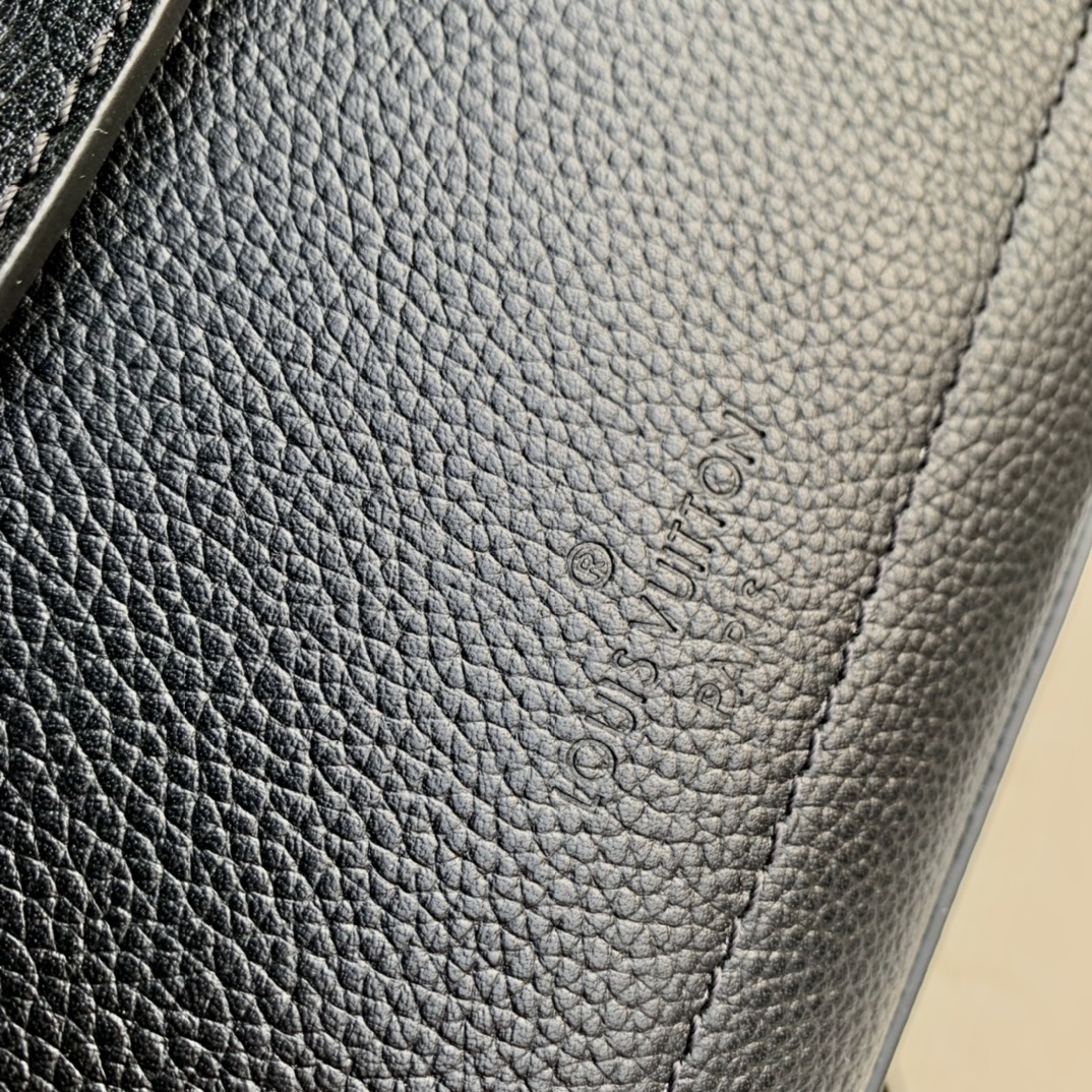 l**is V*t*n lockme ever 23x17x10cm