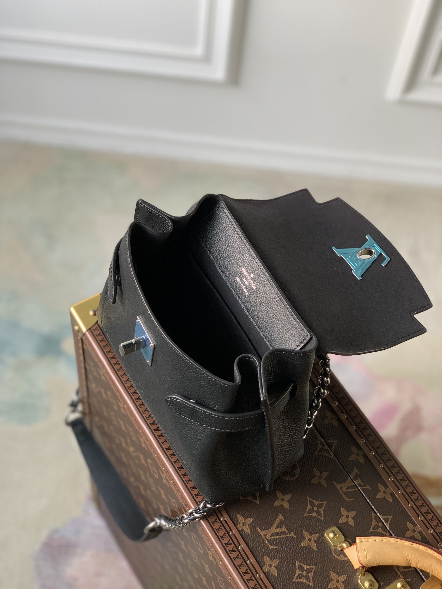 l**is V*t*n lockme ever 23x17x10cm