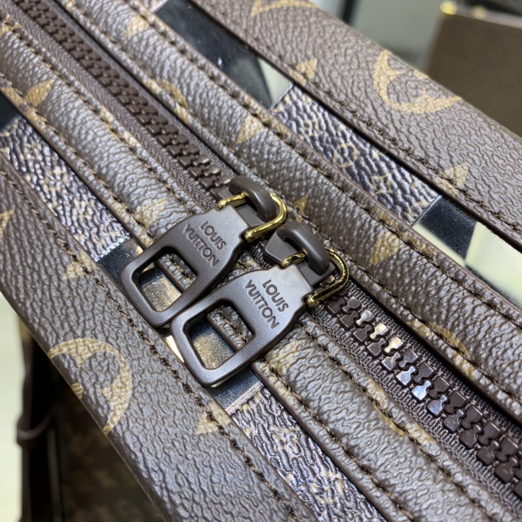 l**is V*t*n soft trunk-m20233-25x17x9.5m