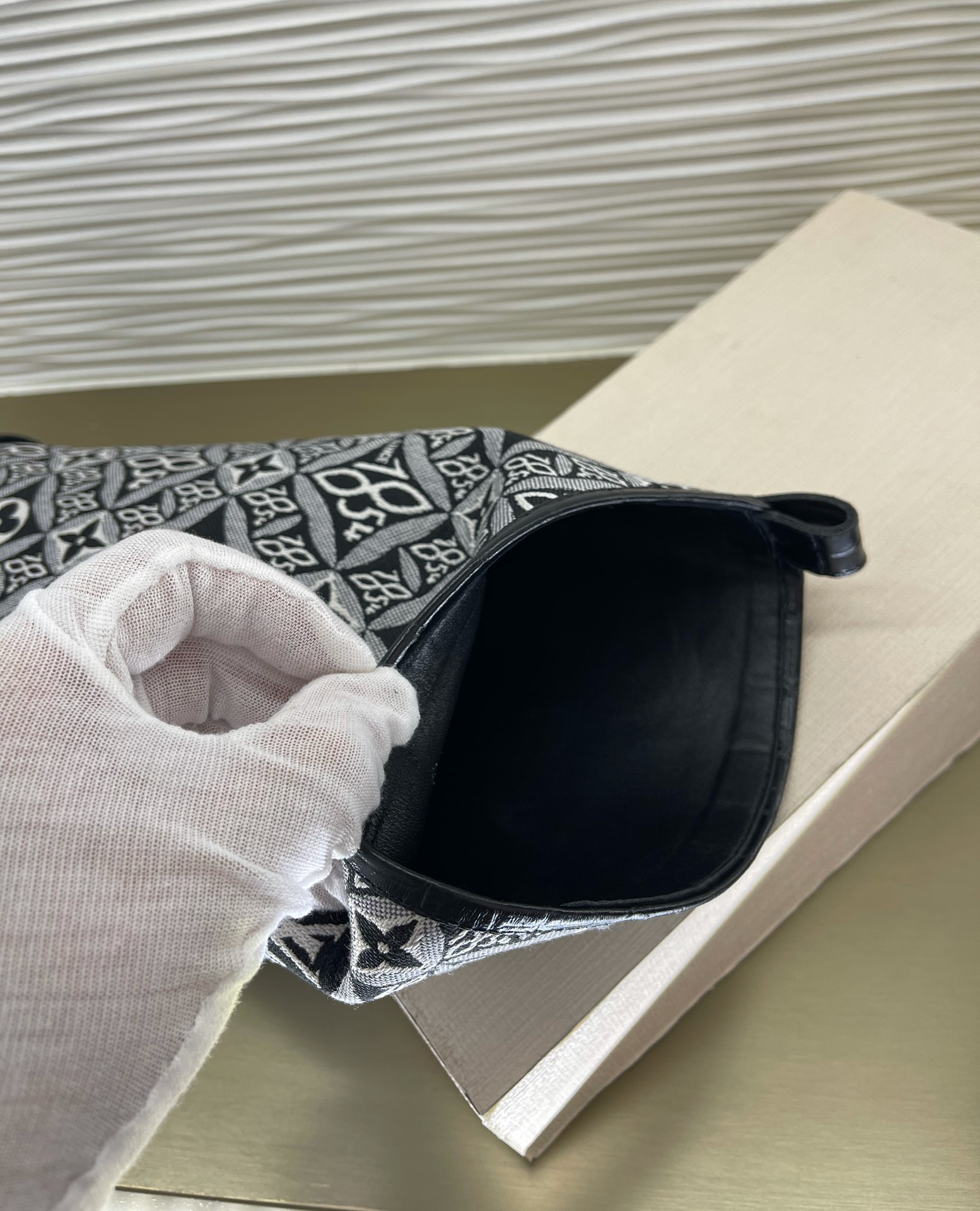 l**is V*t*n boots（eu35-42）