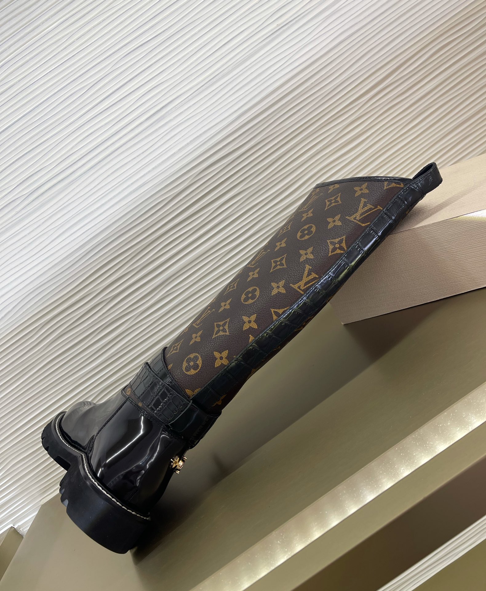 l**is V*t*n boots（eu35-42）