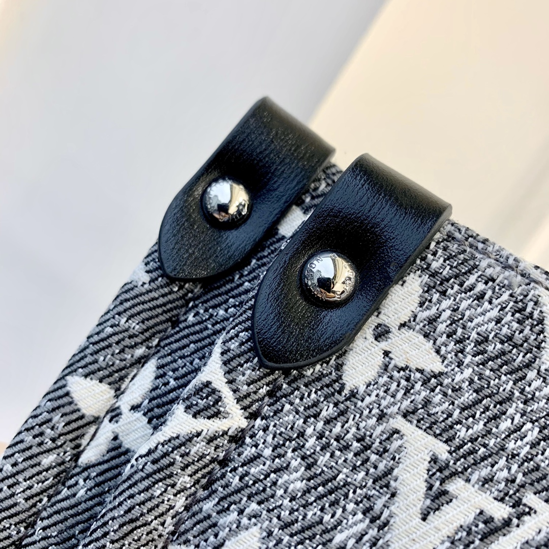 l**is V*t*n onthego handbag-35*27*14cm