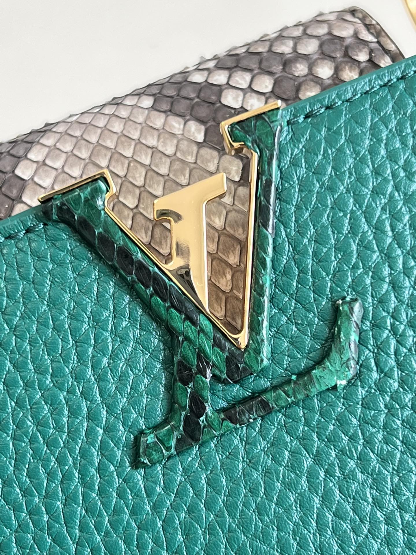 l**is V*t*n mini capucines handlebag-21*14*8cm