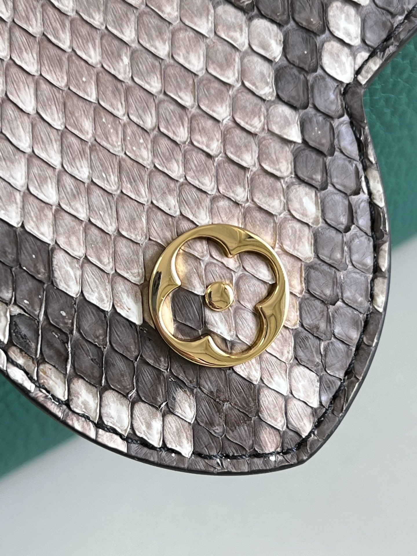 l**is V*t*n mini capucines handlebag-21*14*8cm