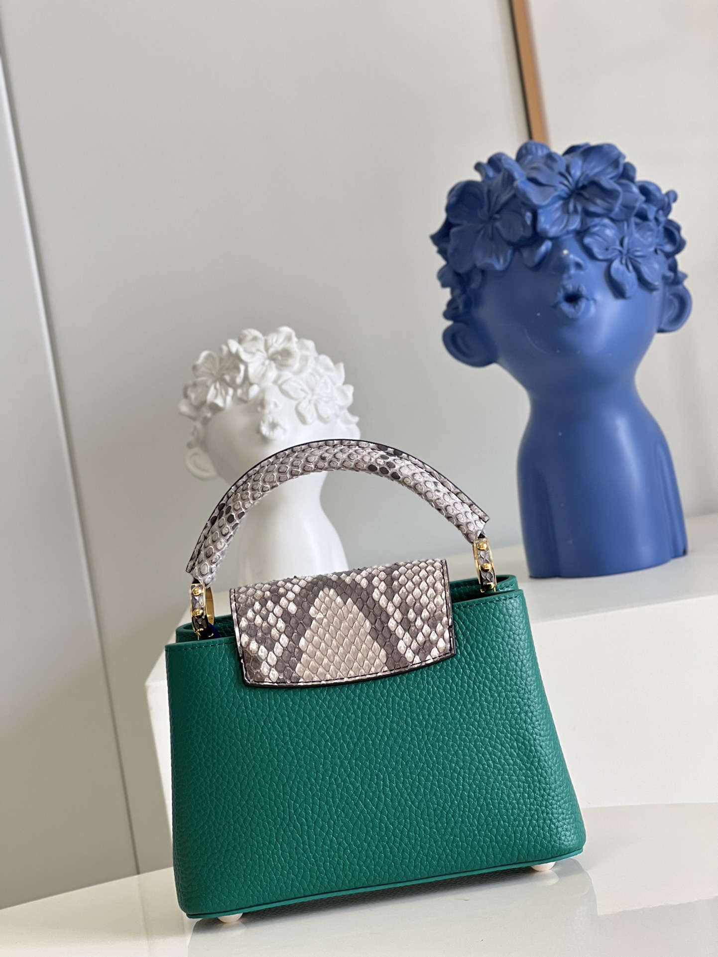 l**is V*t*n mini capucines handlebag-21*14*8cm