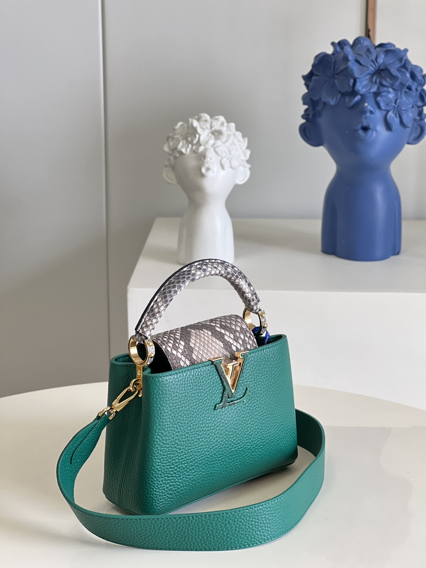 l**is V*t*n mini capucines handlebag-21*14*8cm