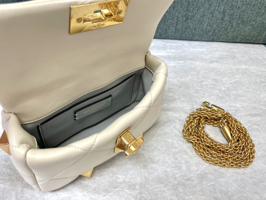 Valentin0 Garavani Roman Stud-Mini Size-19x13x6CM