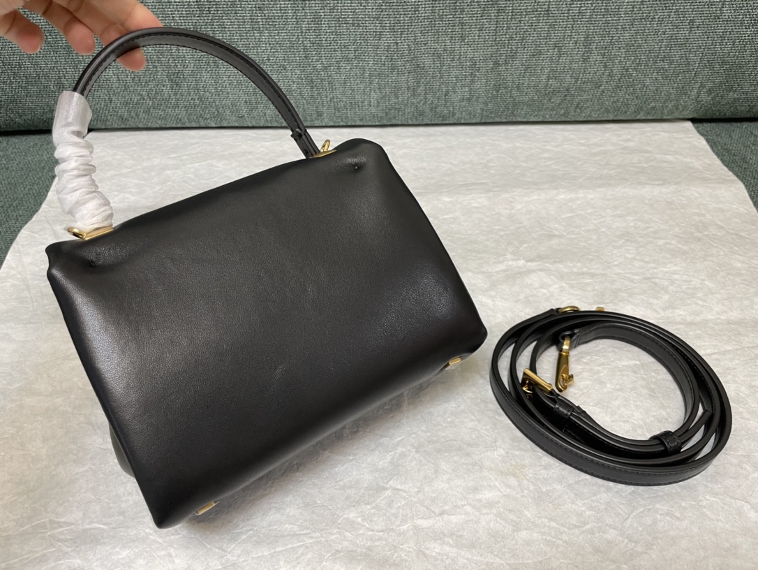 Valentin0 Valentino One Stud-20x13x8.5CM