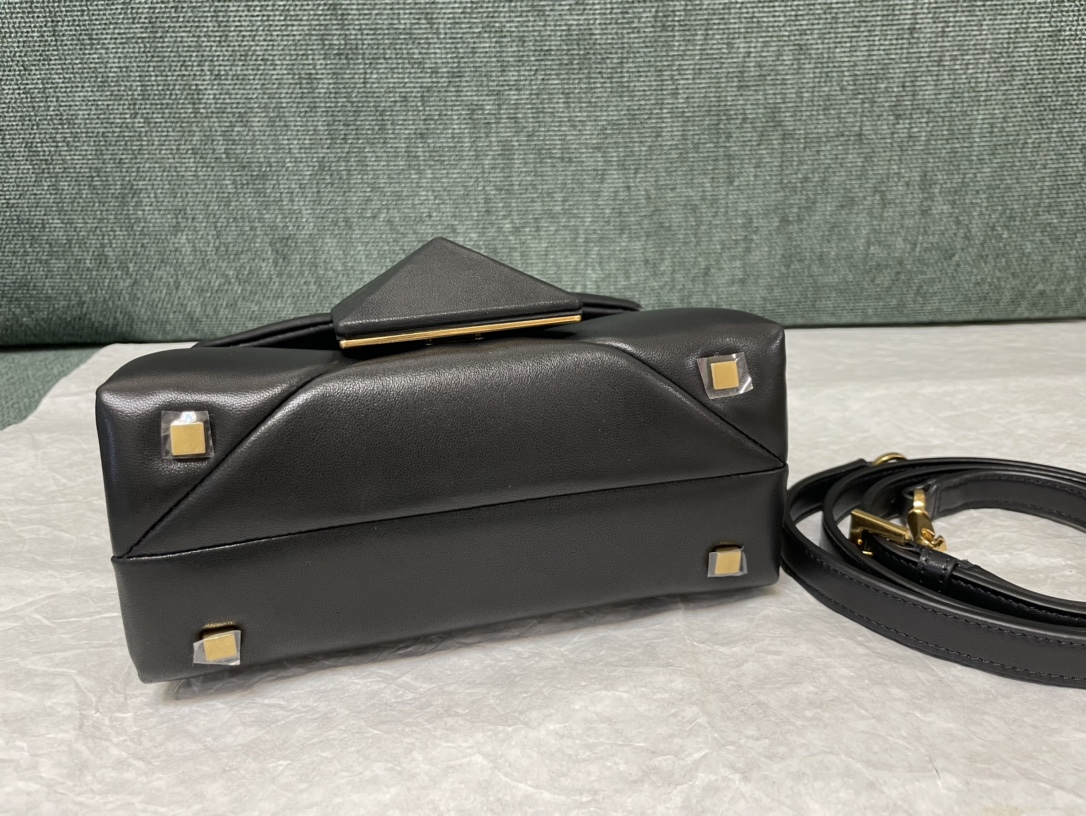 Valentin0 Valentino One Stud-20x13x8.5CM