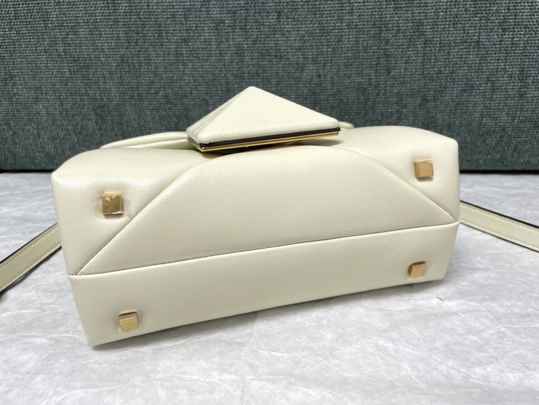 Valentin0 Valentino One Stud-20x13x8.5CM