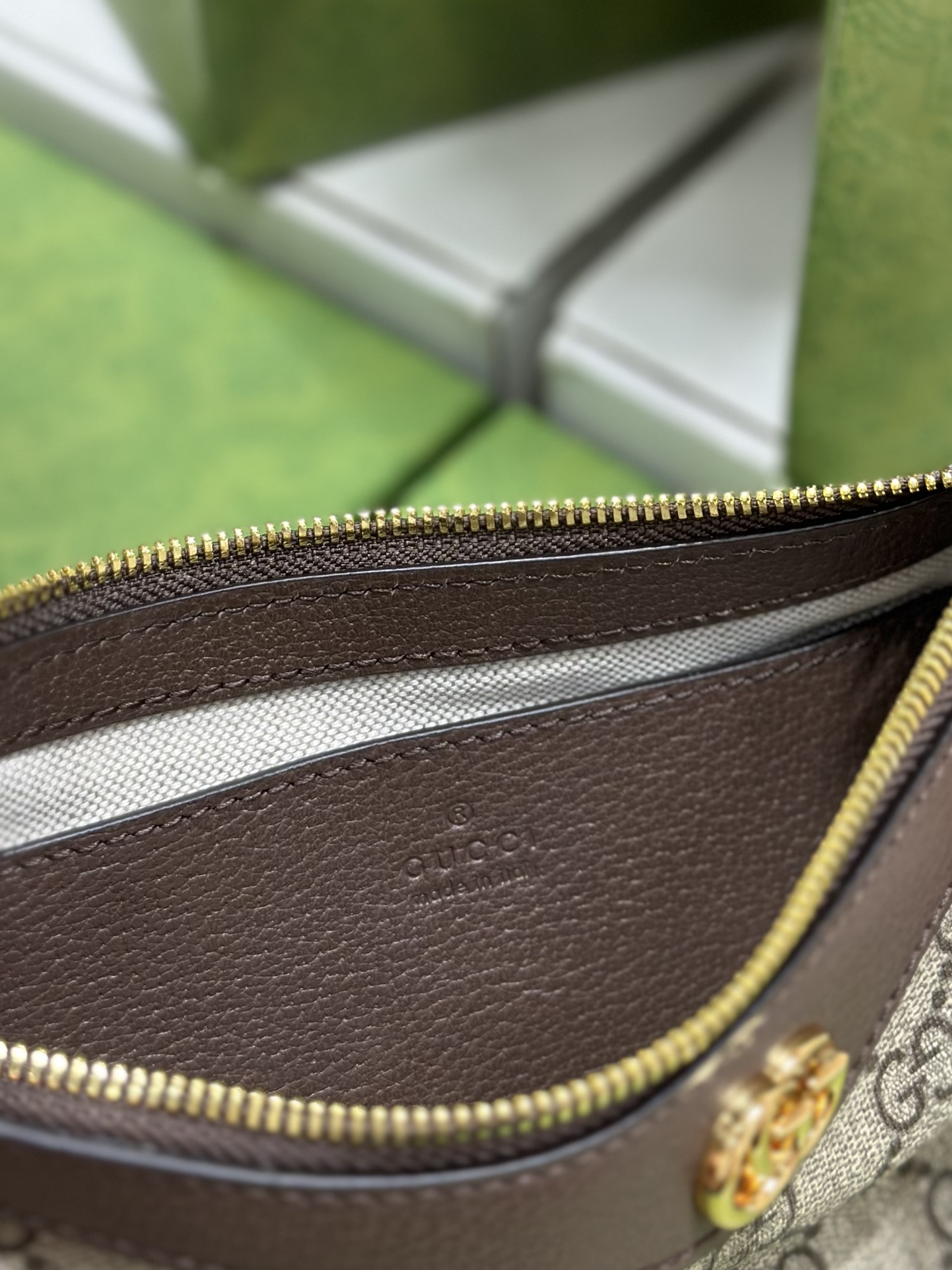 G*u*i chain bag-25*15*6cm