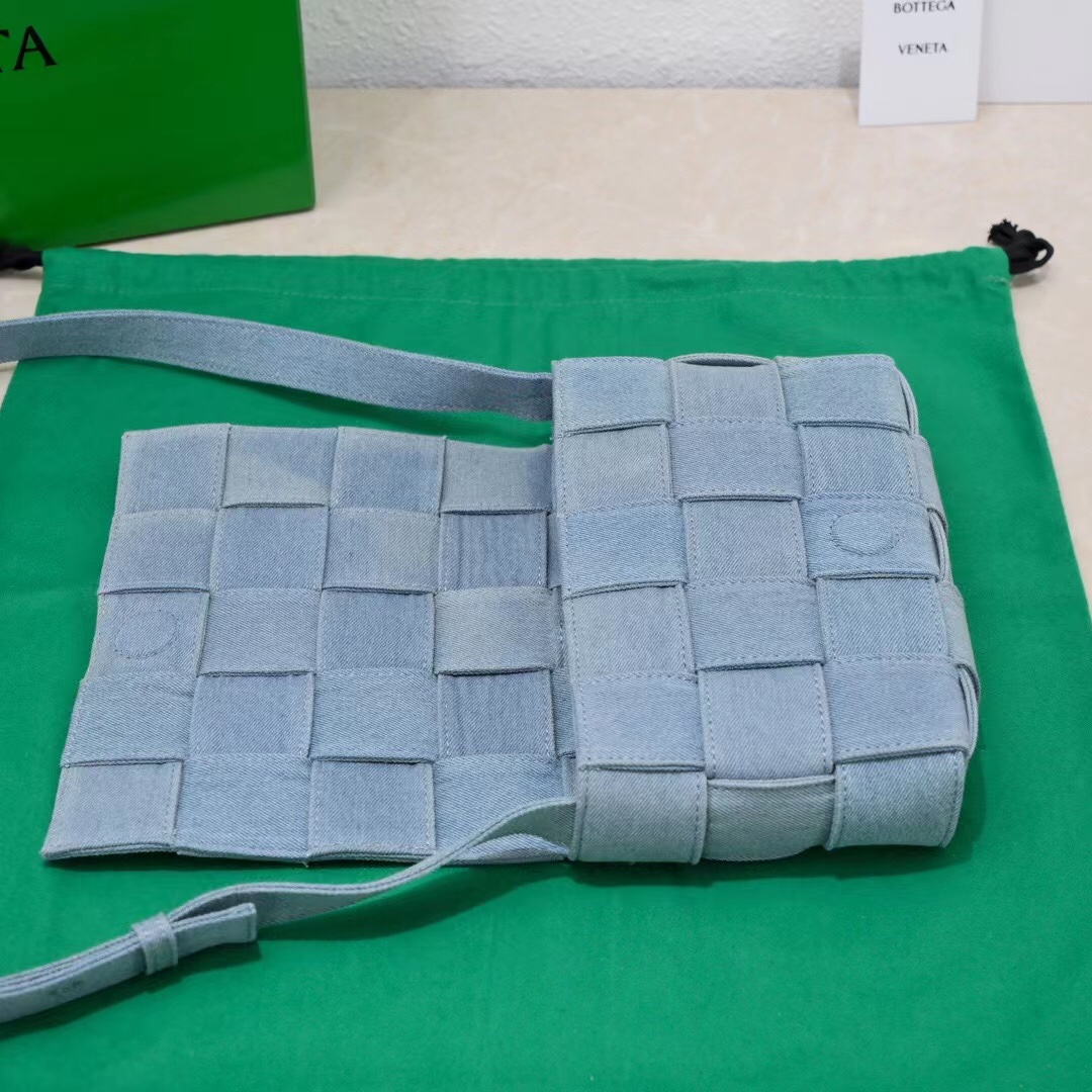 Bo*te*ga ve*ne*ta cassette bag-23x15x6cm