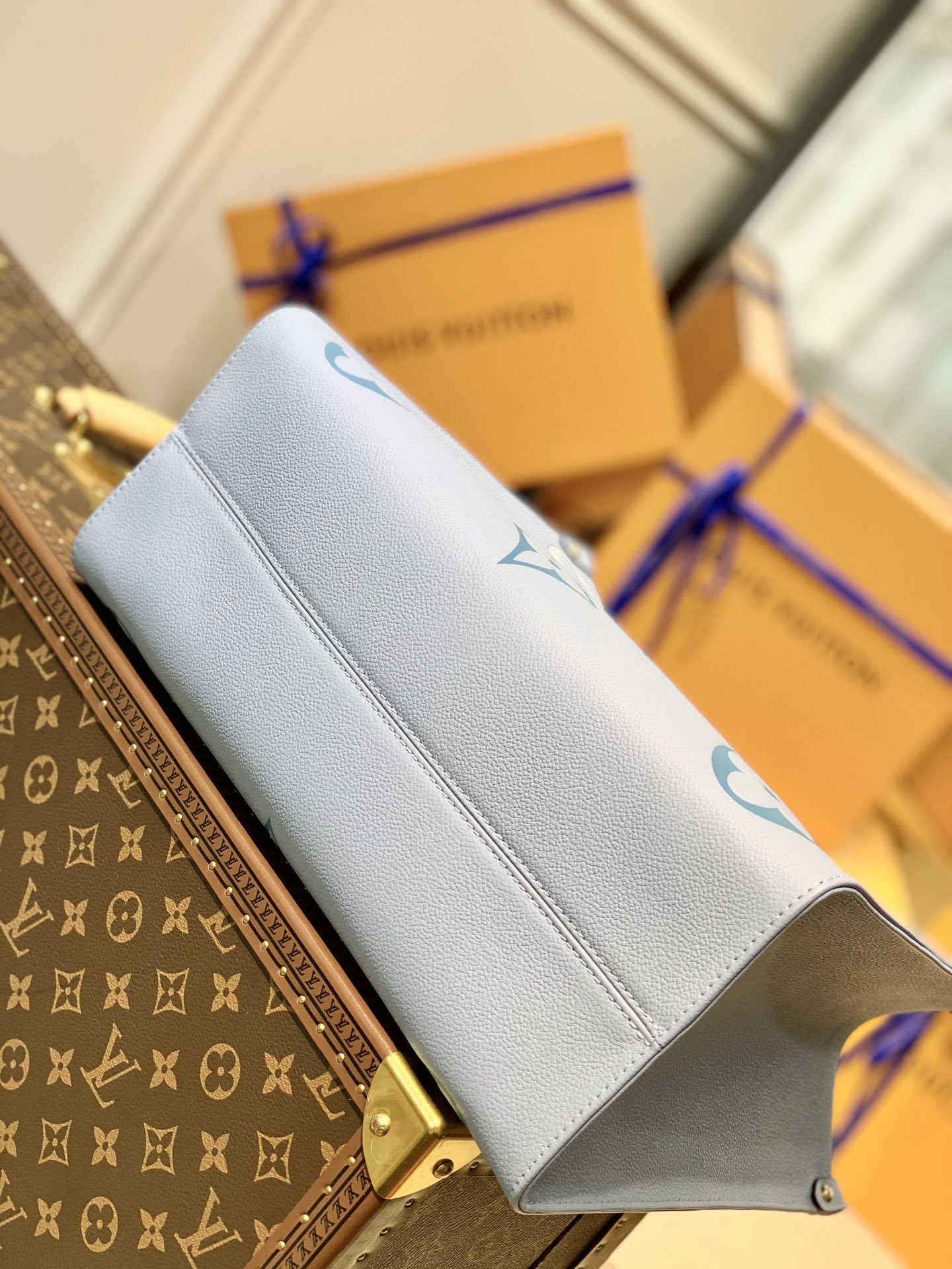 l**is V*t*n small onthego handbag-35*28*15cm