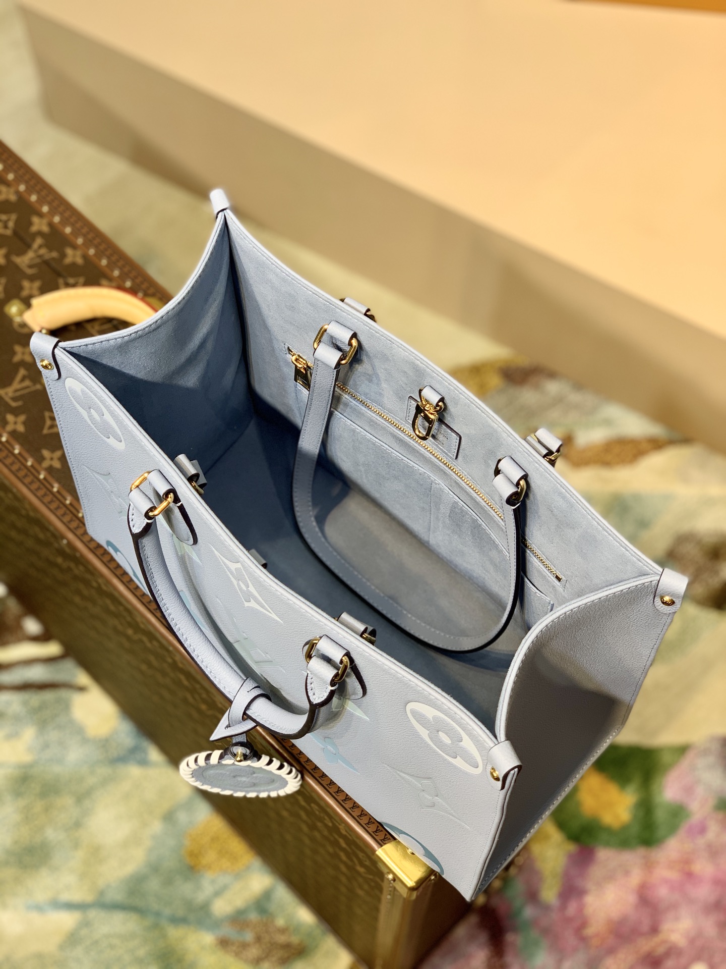 l**is V*t*n small onthego handbag-35*28*15cm