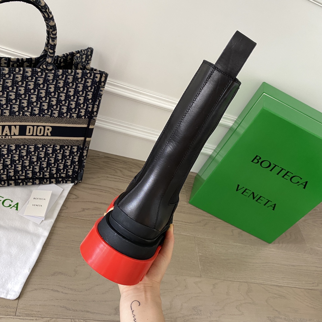 Bo*te*ga ve*ne*ta boots