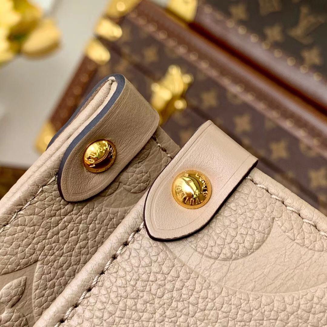 l**is V*t*n small onthego handbag-35*28*15cm