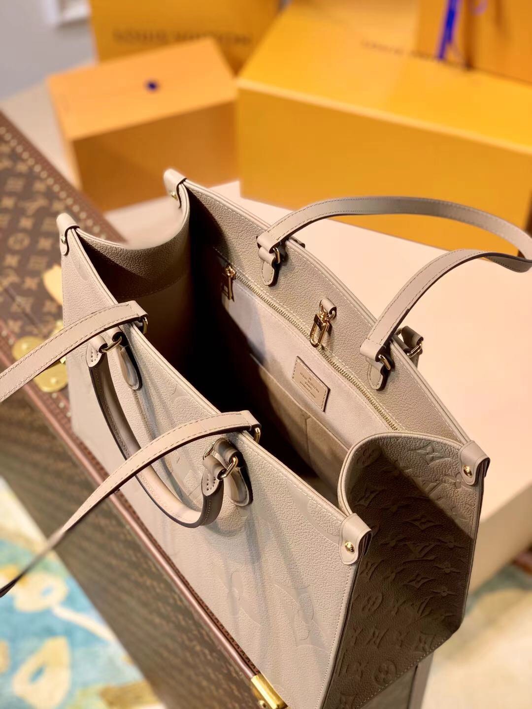 l**is V*t*n small onthego handbag-35*28*15cm