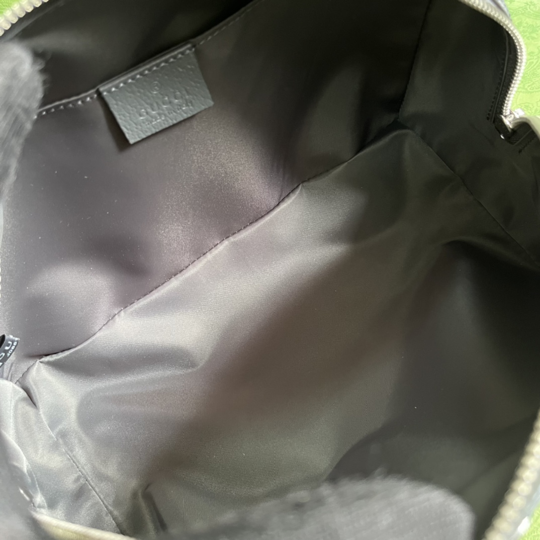 G*u*i pouch-25.5x 12x 11.5cm