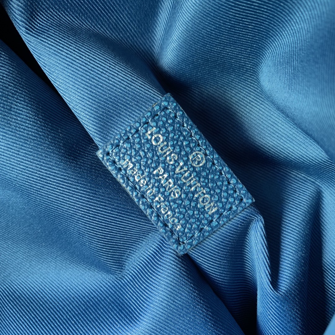 l**is V*t*n roll top backpack-29*42*15cm